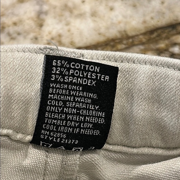 HUE Hi-Rise Ultra Soft Denim Capri Legging - Picture 5 of 13